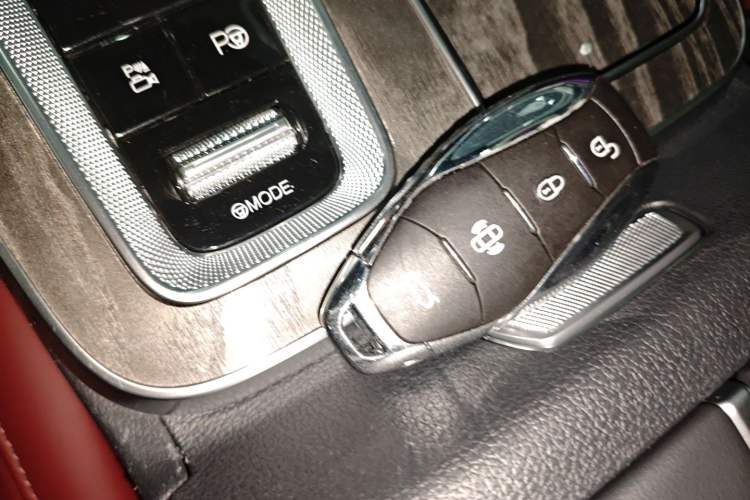 Used Hongqi HS5 2023 2.0T Four-Wheel Drive Flagship Pro Edition Vehicle Key