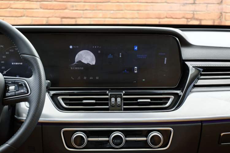 Used Hongqi HS5 2023 2.0T Qixiang Pro Edition Audio And AC Panel