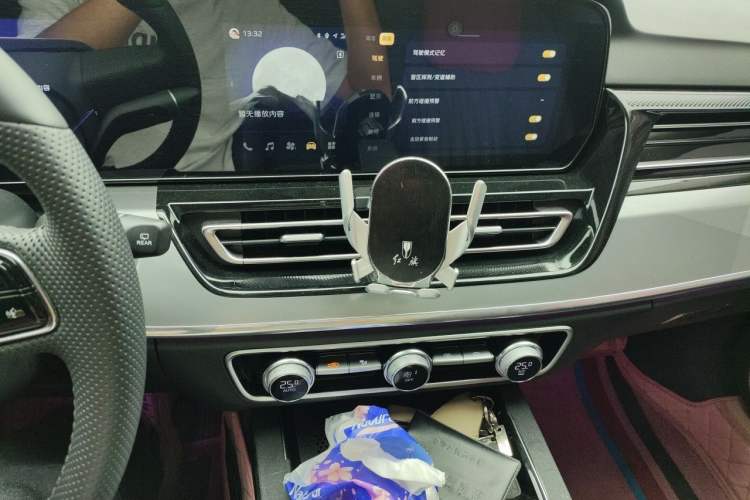 Used Hongqi HS5 2023 2.0T Four-Wheel Drive Flagship Pro Edition Audio And AC Panel