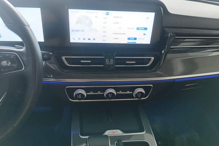 Used Hongqi HS5 2023 2.0T Four-Wheel Drive Flagship Pro Edition Audio And AC Panel
