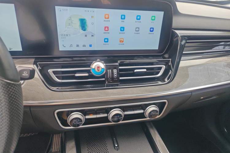 Used Hongqi HS5 2023 2.0T Four-Wheel Drive Flagship Pro Edition Audio And AC Panel