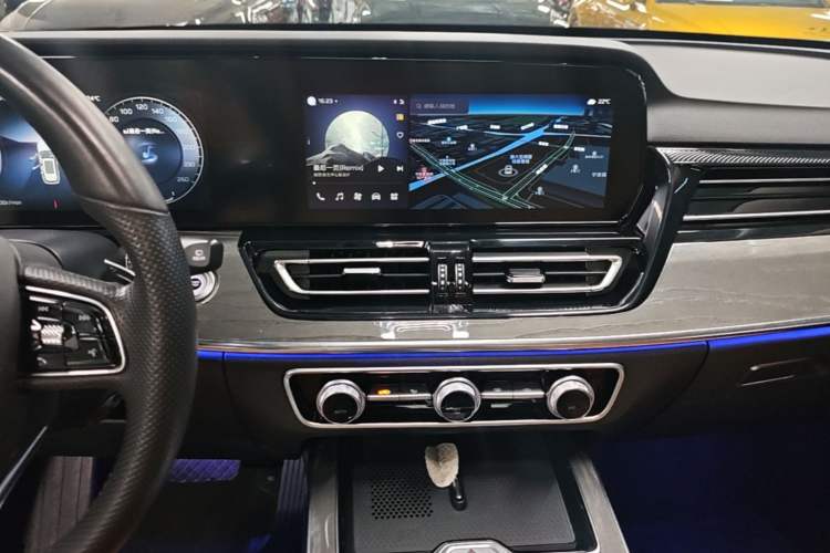 Used Hongqi HS5 2023 2.0T Four-Wheel Drive Flagship Pro Edition Audio And AC Panel