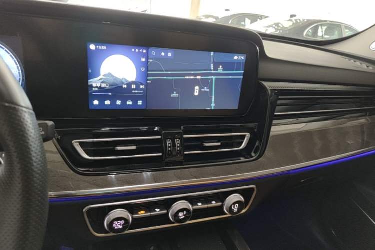 Used Hongqi HS5 2023 2.0T Four-Wheel Drive Flagship Pro Edition Audio And AC Panel