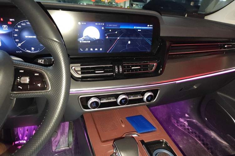 Used Hongqi HS5 2023 2.0T Qixiang Pro Edition Audio And AC Panel