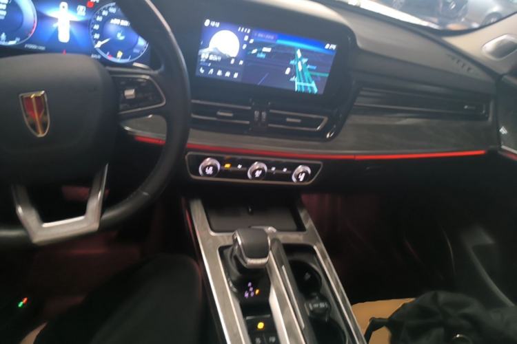 Used Hongqi HS5 2023 2.0T Four-Wheel Drive Flagship Pro Edition Center Console