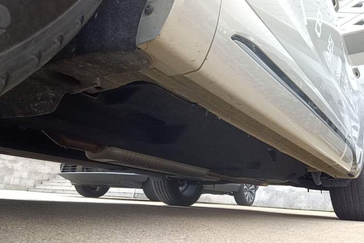 Used Hongqi HS5 2023 2.0T Four-Wheel Drive Flagship Pro Edition Chassis Front Left