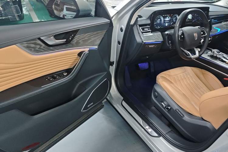 Used Hongqi HS5 2023 2.0T Four-Wheel Drive Flagship Pro Edition Driver Seat