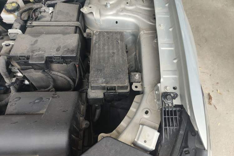 Used Hongqi HS5 2023 2.0T Qixiang Pro Edition Engine Bay Left