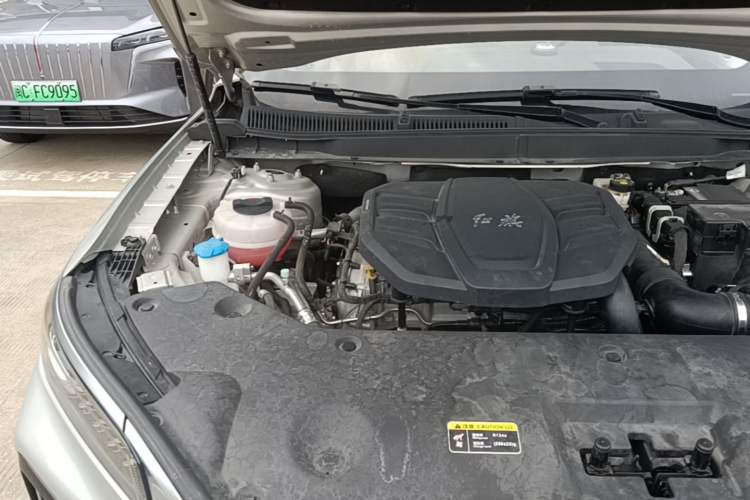 Used Hongqi HS5 2023 2.0T Four-Wheel Drive Flagship Pro Edition Engine Bay Right