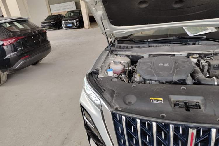 Used Hongqi HS5 2023 2.0T Four-Wheel Drive Flagship Pro Edition Engine Bay Right
