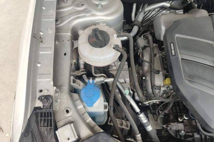 Used Hongqi HS5 2023 2.0T Qixiang Pro Edition Engine Bay Right