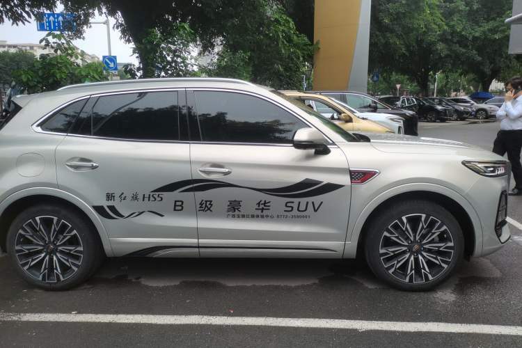 Used Hongqi HS5 2023 2.0T Four-Wheel Drive Flagship Pro Edition Exterior 2