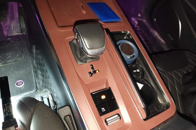 Used Hongqi HS5 2023 2.0T Qixiang Pro Edition Gear Lever