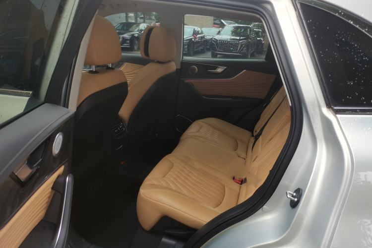 Used Hongqi HS5 2023 2.0T Four-Wheel Drive Flagship Pro Edition Interior 1