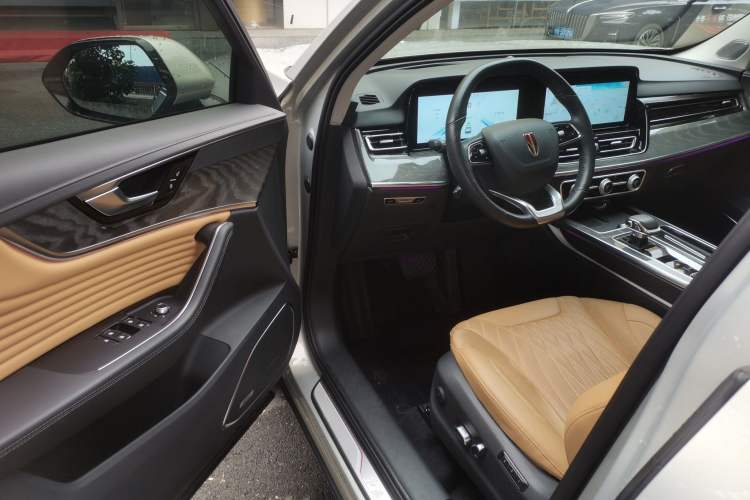 Used Hongqi HS5 2023 2.0T Four-Wheel Drive Flagship Pro Edition Interior 2