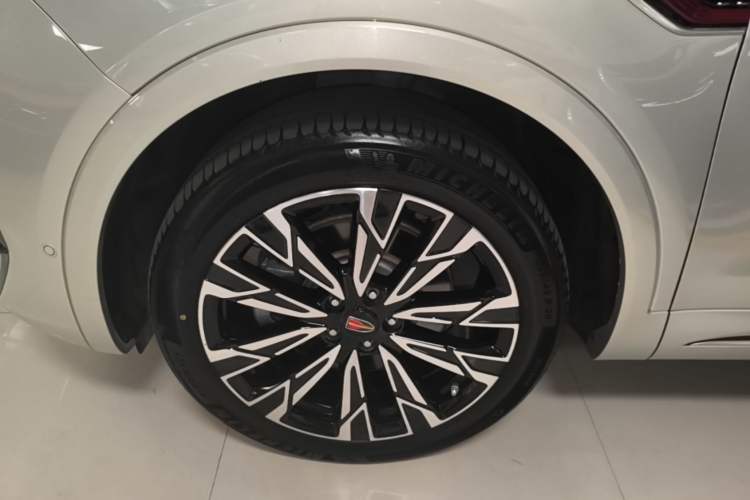 Used Hongqi HS5 2023 2.0T Four-Wheel Drive Flagship Pro Edition Left Front Wheel Hub