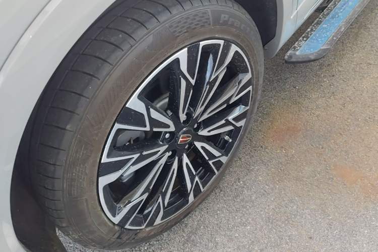 Used Hongqi HS5 2023 2.0T Four-Wheel Drive Flagship Pro Edition Left Front Wheel Hub
