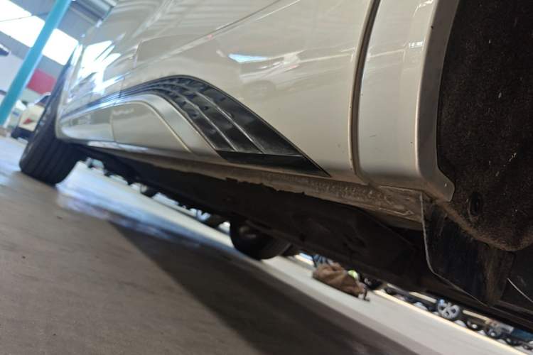 Used Hongqi HS5 2023 2.0T Qixiang Pro Edition Left Side Sill