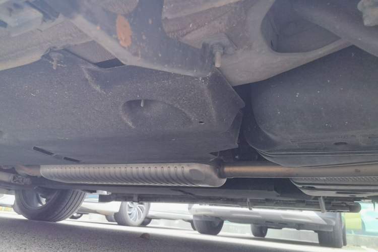 Used Hongqi HS5 2023 2.0T Four-Wheel Drive Flagship Pro Edition Left Side Sill