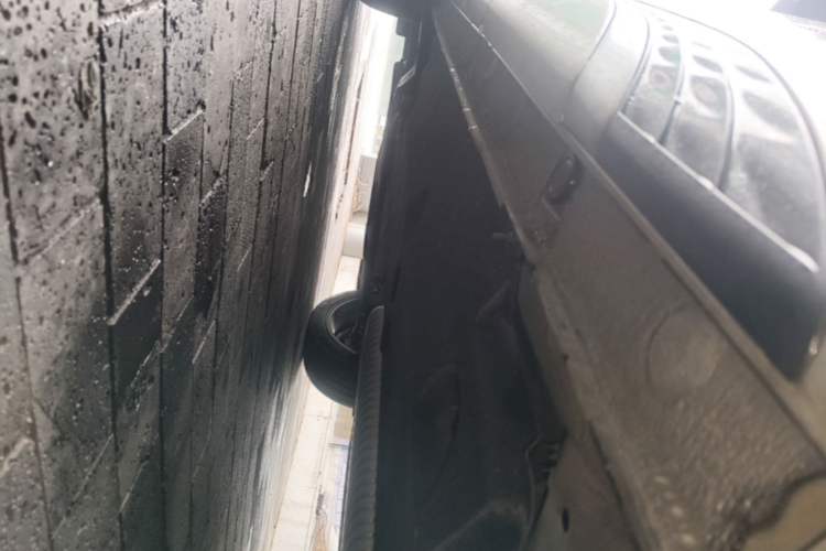 Used Hongqi HS5 2023 2.0T Four-Wheel Drive Flagship Pro Edition Left Side Sill