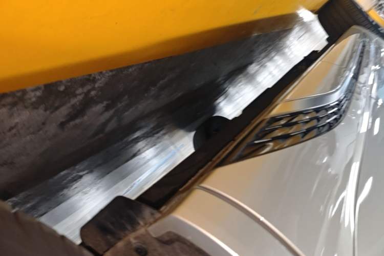 Used Hongqi HS5 2023 2.0T Four-Wheel Drive Flagship Pro Edition Left Side Sill