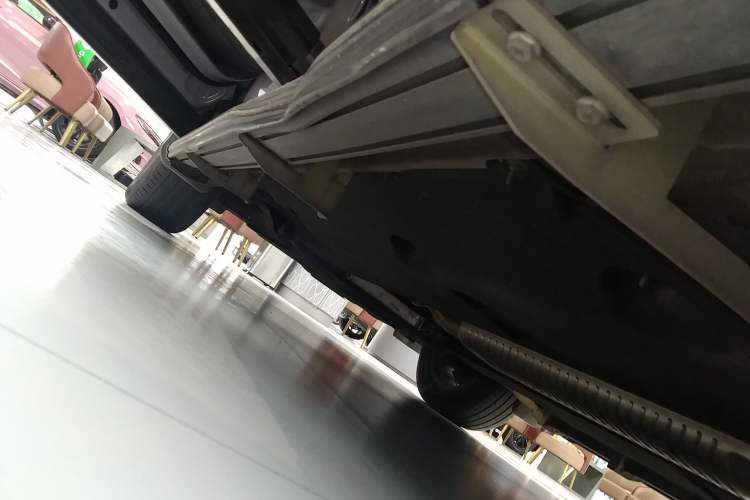 Used Hongqi HS5 2023 2.0T Qixiang Pro Edition Left Side Sill
