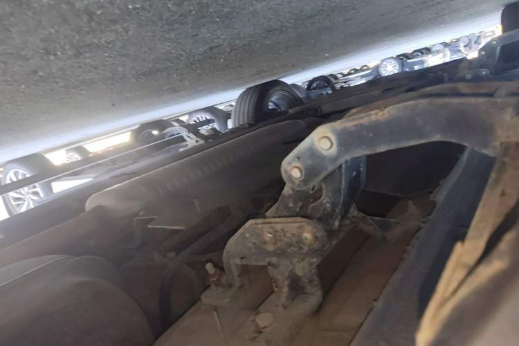 Used Hongqi HS5 2023 2.0T Four-Wheel Drive Flagship Pro Edition Left Side Sill