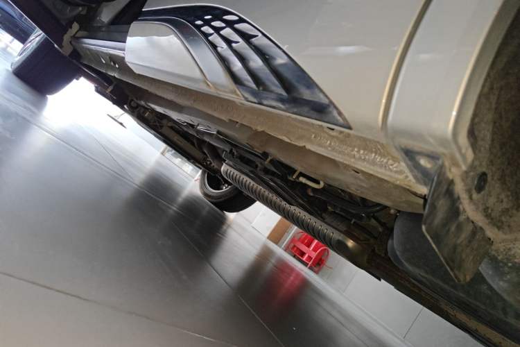Used Hongqi HS5 2023 2.0T Four-Wheel Drive Flagship Pro Edition Left Side Sill