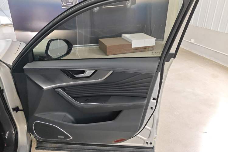 Used Hongqi HS5 2023 2.0T Four-Wheel Drive Flagship Pro Edition Right Front Door Interior