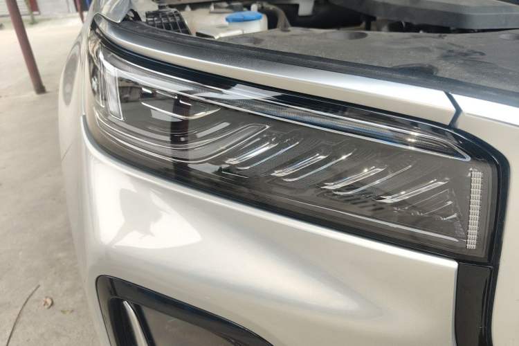Used Hongqi HS5 2023 2.0T Qixiang Pro Edition Right Front Headlight