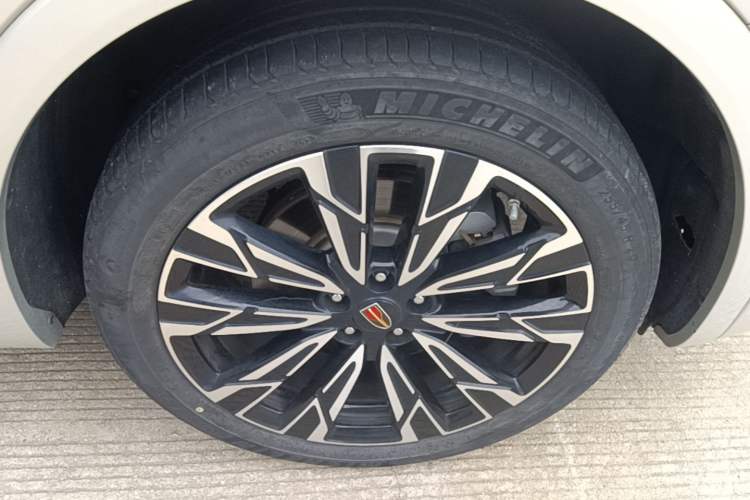 Used Hongqi HS5 2023 2.0T Four-Wheel Drive Flagship Pro Edition Right Front Wheel Hub