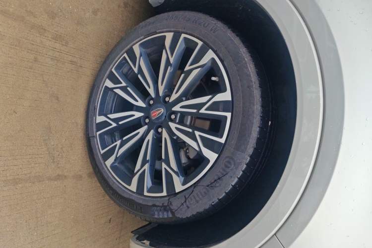 Used Hongqi HS5 2023 2.0T Four-Wheel Drive Flagship Pro Edition Right Front Wheel Hub