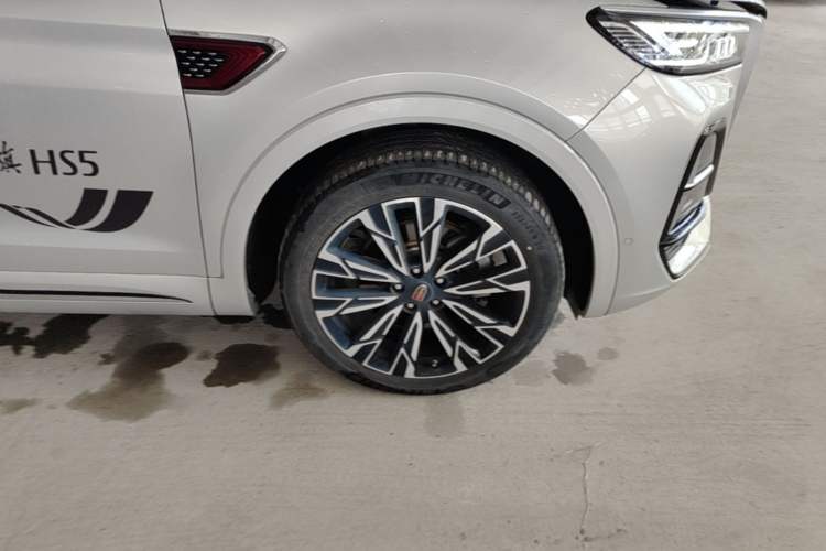 Used Hongqi HS5 2023 2.0T Four-Wheel Drive Flagship Pro Edition Right Front Wheel Hub