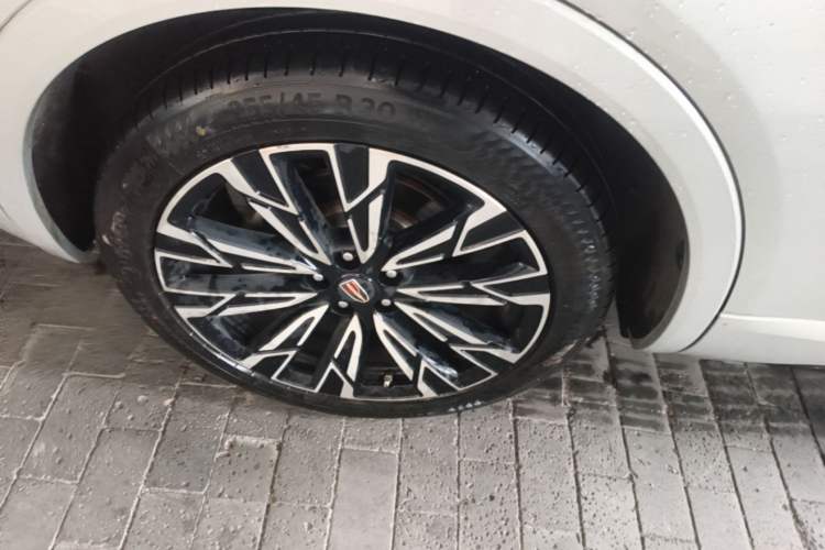 Used Hongqi HS5 2023 2.0T Four-Wheel Drive Flagship Pro Edition Right Rear Wheel Hub