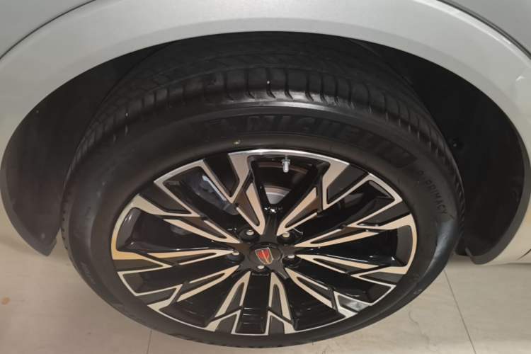 Used Hongqi HS5 2023 2.0T Four-Wheel Drive Flagship Pro Edition Right Rear Wheel Hub