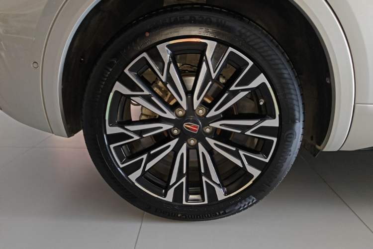Used Hongqi HS5 2023 2.0T Four-Wheel Drive Flagship Pro Edition Right Rear Wheel Hub