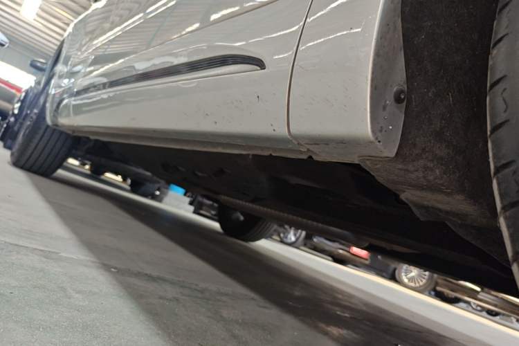 Used Hongqi HS5 2023 2.0T Qixiang Pro Edition Right Side Sill