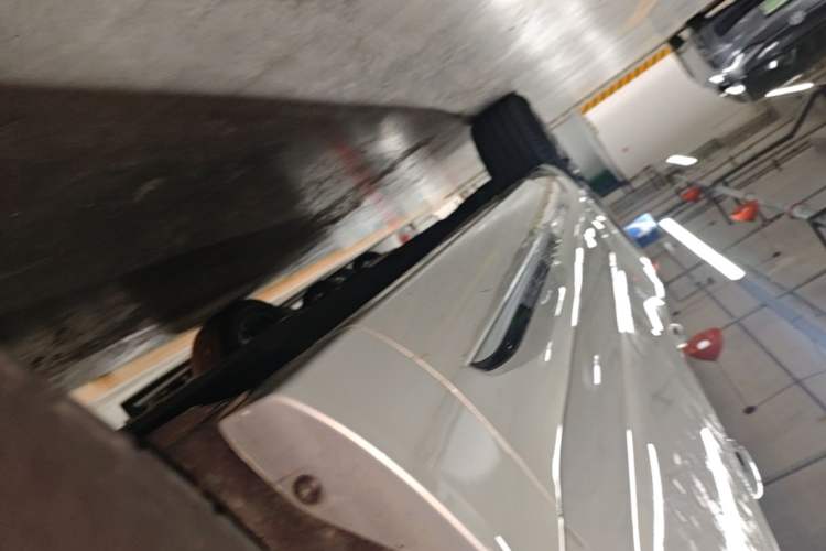 Used Hongqi HS5 2023 2.0T Four-Wheel Drive Flagship Pro Edition Right Side Sill