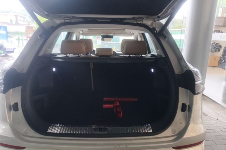 Used Hongqi HS5 2023 2.0T Four-Wheel Drive Flagship Pro Edition Trunk