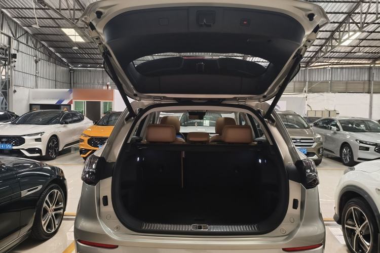 Used Hongqi HS5 2023 2.0T Four-Wheel Drive Flagship Pro Edition Trunk