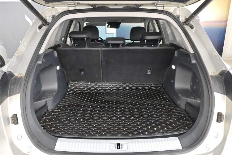 Used Hongqi HS5 2023 2.0T Four-Wheel Drive Flagship Pro Edition Trunk