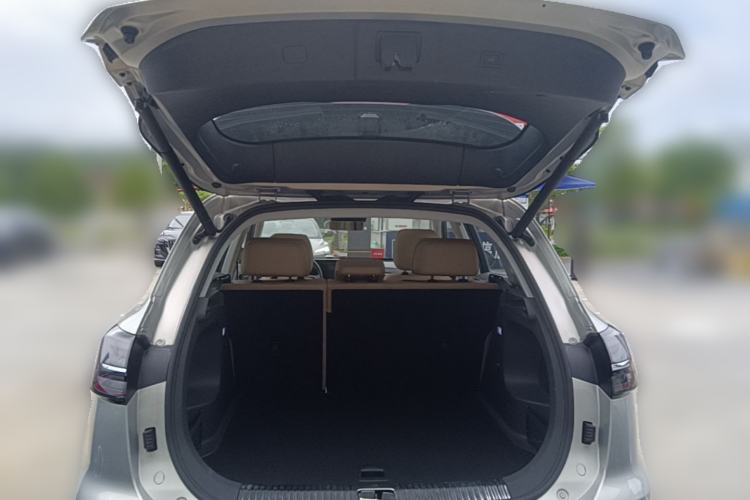 Used Hongqi HS5 2023 2.0T Four-Wheel Drive Flagship Pro Edition Trunk