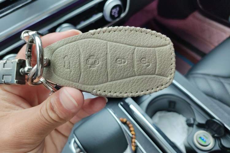 Used Hongqi HS5 2023 2.0T Four-Wheel Drive Flagship Pro Edition Vehicle Key
