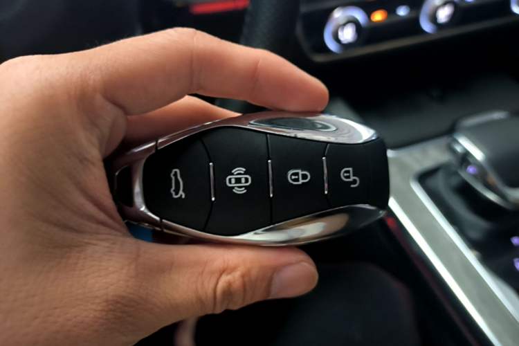 Used Hongqi HS5 2023 2.0T Four-Wheel Drive Flagship Pro Edition Vehicle Key