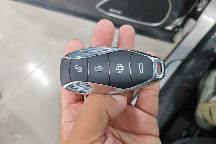 Used Hongqi HS5 2023 2.0T Four-Wheel Drive Flagship Pro Edition Vehicle Key