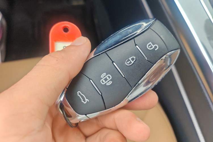 Used Hongqi HS5 2023 2.0T Four-Wheel Drive Flagship Pro Edition Vehicle Key