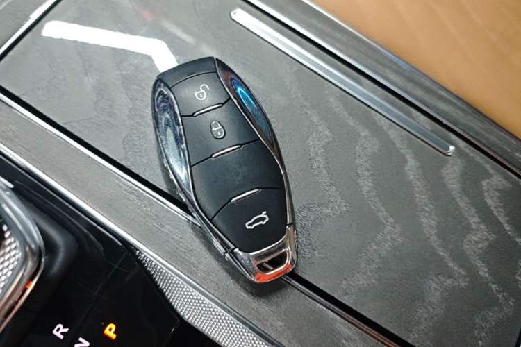 Used Hongqi HS5 2023 2.0T Four-Wheel Drive Flagship Pro Edition Vehicle Key