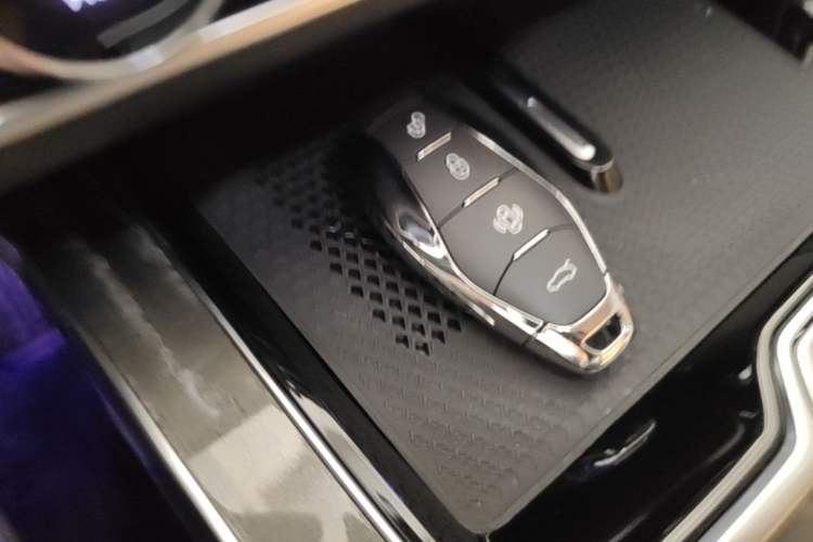 Used Hongqi HS5 2023 2.0T Four-Wheel Drive Flagship Pro Edition Vehicle Key