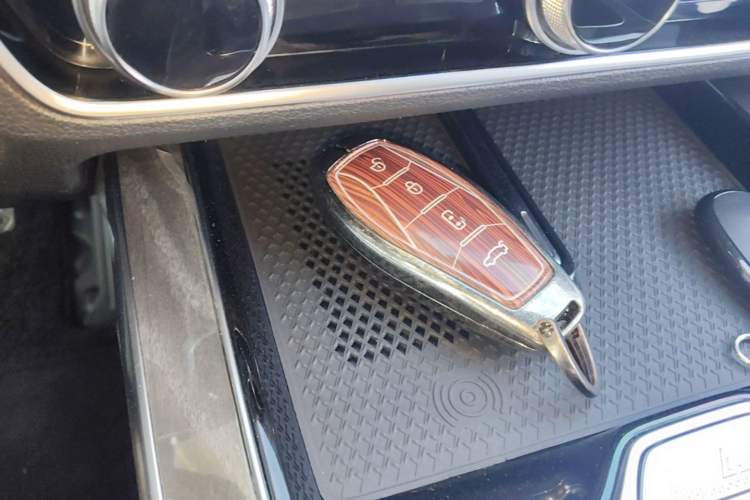 Used Hongqi HS5 2023 2.0T Four-Wheel Drive Flagship Pro Edition Vehicle Key
