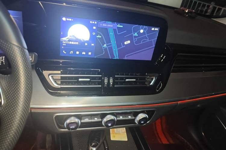 Used Hongqi HS5 2023 2.0T Qixiang Pro Edition Audio And AC Panel